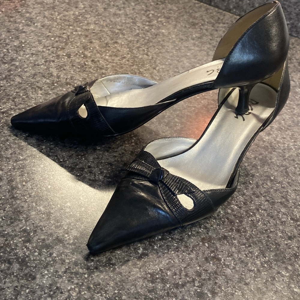 Elegant Black Women's Shoes - Picture 2 of 4